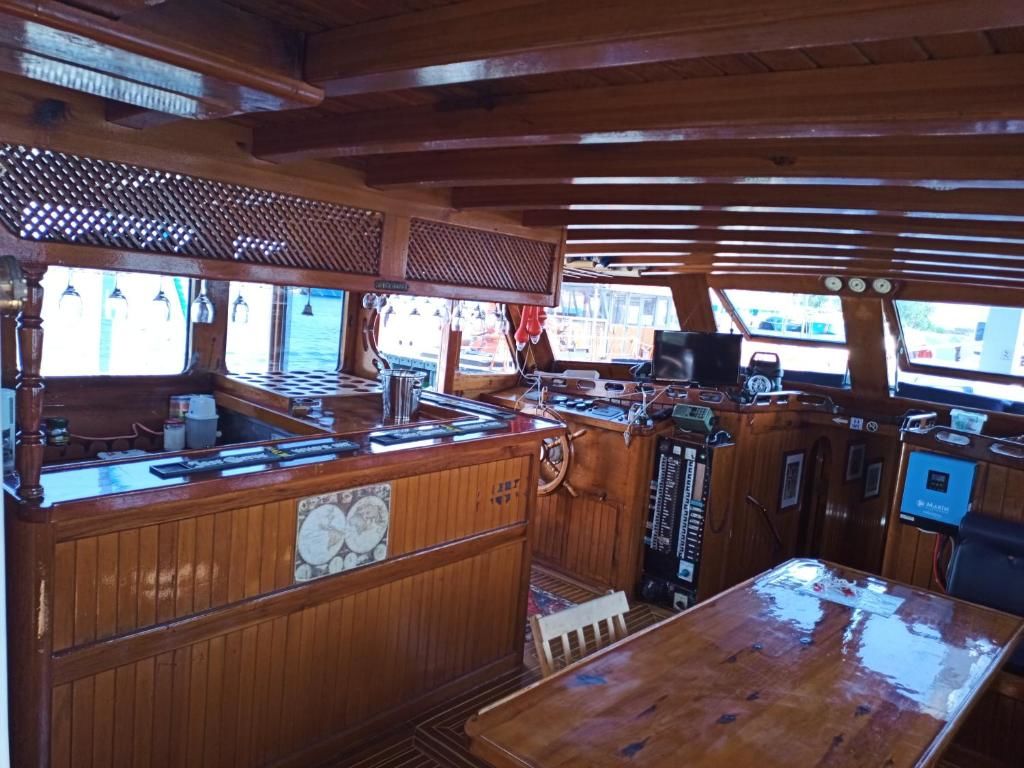 Ботели яхта за гости Eternal Flame Созополь-41